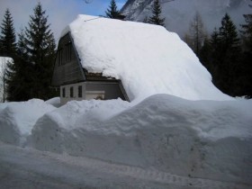 Pohled na dům v zimě