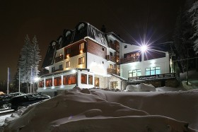 Noční pohled na hotel